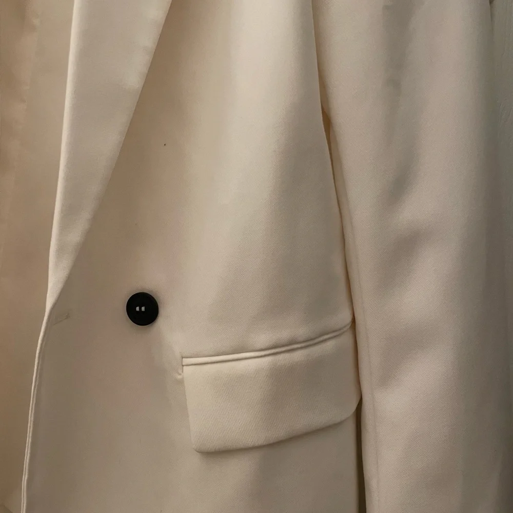White blazer - Picture 9 of 16